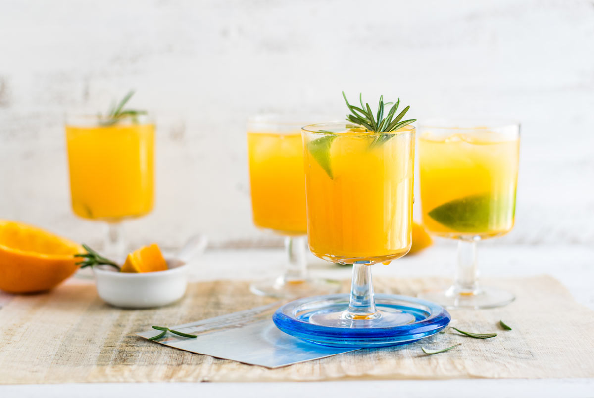 cómo usar un exprimidor de naranjas eléctrico