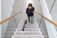 ASPI. ESCOBA SHARK IZ300EUT 25,2V 2CEP.GIR. MASCOT