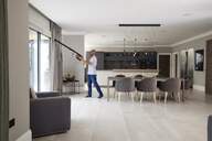 ASPI. ESCOBA SHARK IZ300EU 25,2V 2CEP.GIR.