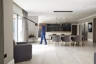 ASPI. ESCOBA SHARK IZ300EUT 25,2V 2CEP.GIR. MASCOT