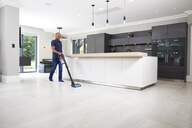 ASPI. ESCOBA SHARK IZ300EUT 25,2V 2CEP.GIR. MASCOT